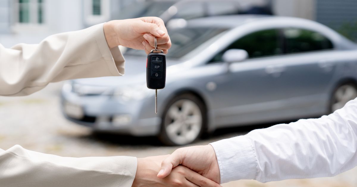 The Pros and Cons of Leasing Instead of Buying a Vehicle